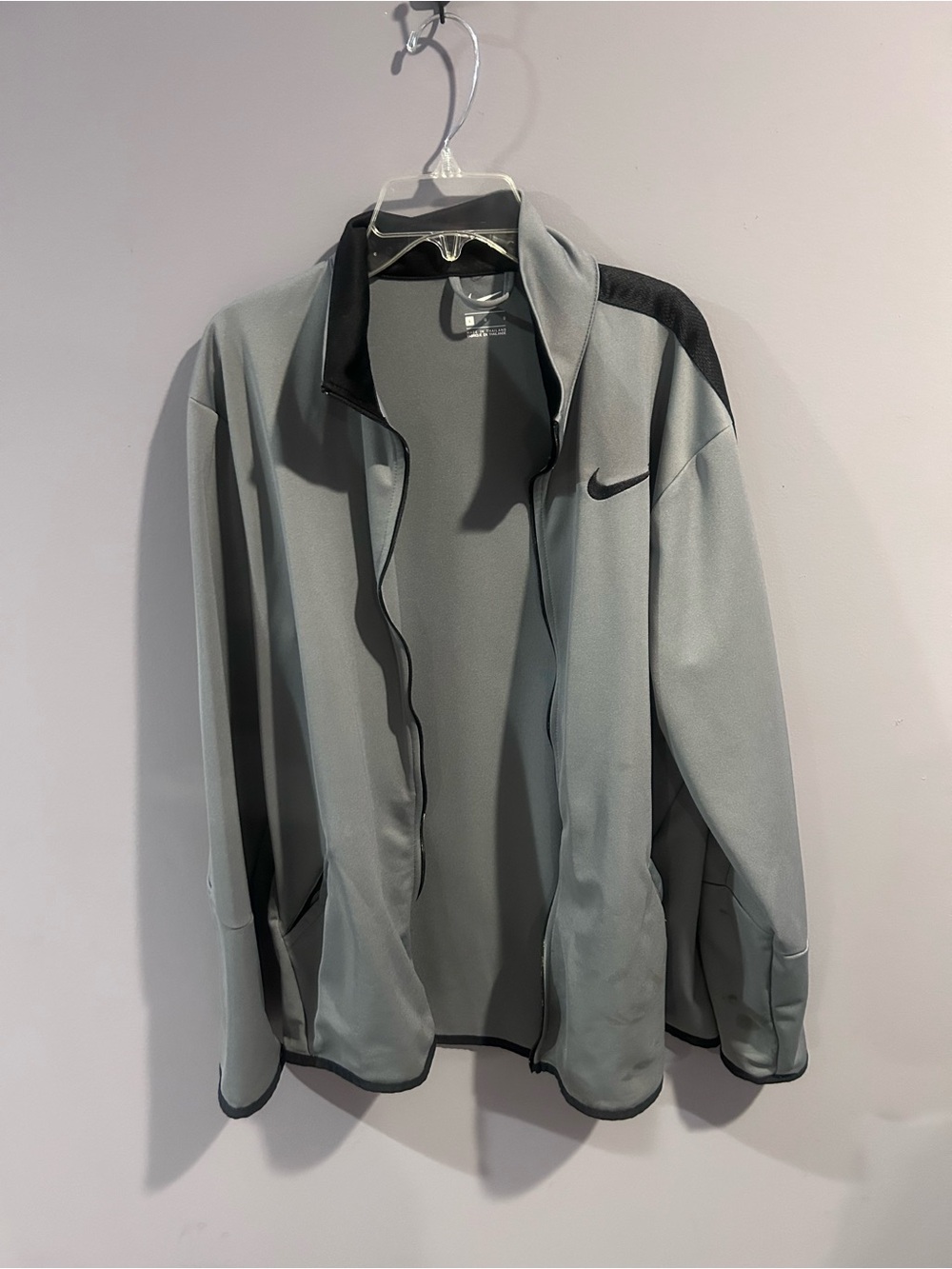 Nike Men’s Gray Full Zip Track Jacket Black Stripe Sleeve Size Large Athletic